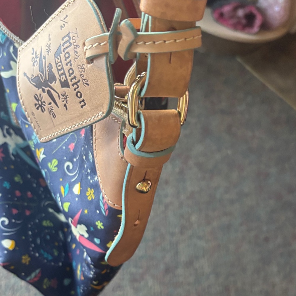 2015 1/2 MARATHON Disney Dooney TINKERBELL Shoulder Bag GREAT CONDITION - Picture 8 of 10